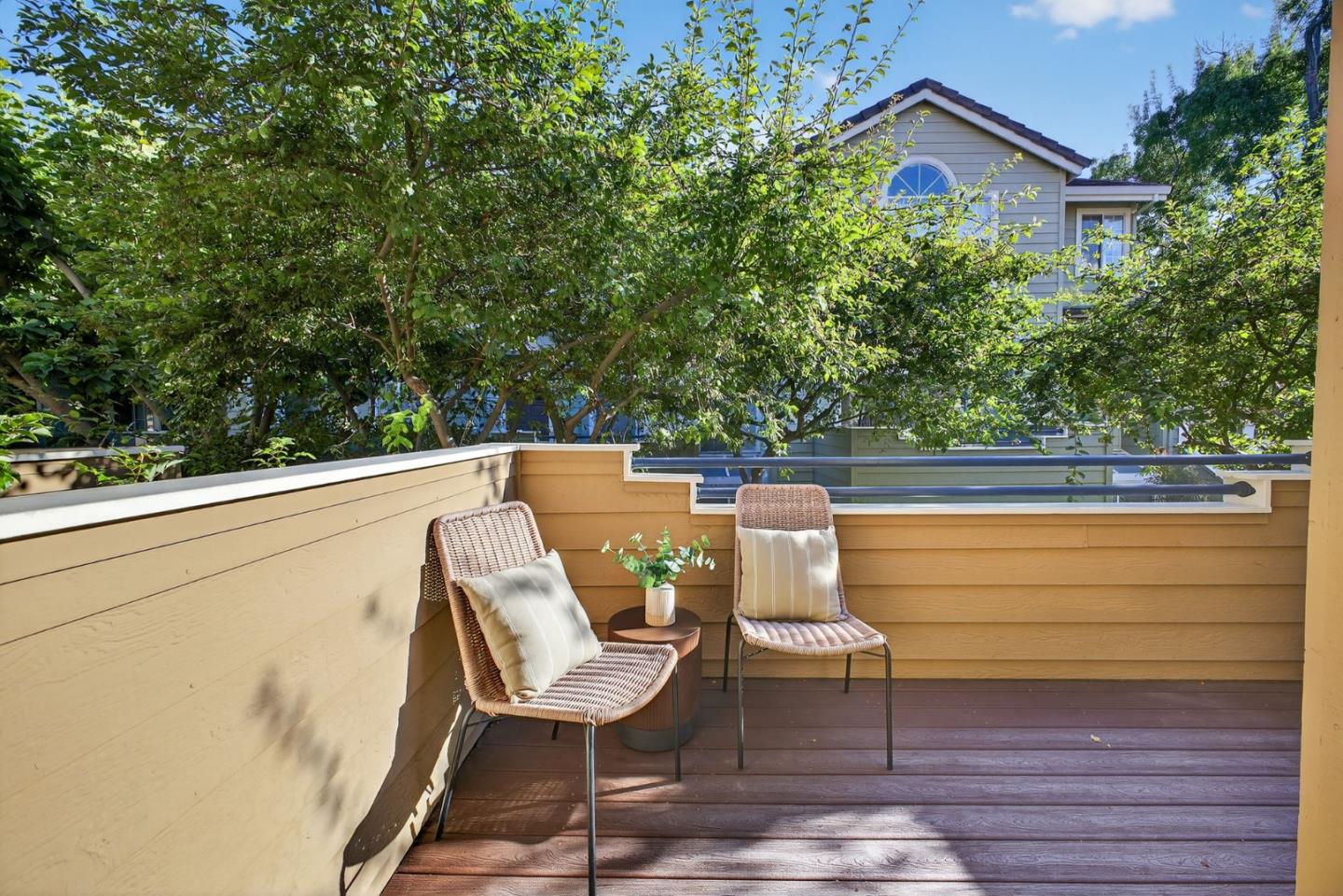 Detail Gallery Image 7 of 63 For 1168 La Rochelle Ter #B,  Sunnyvale,  CA 94089 - 3 Beds | 2/1 Baths