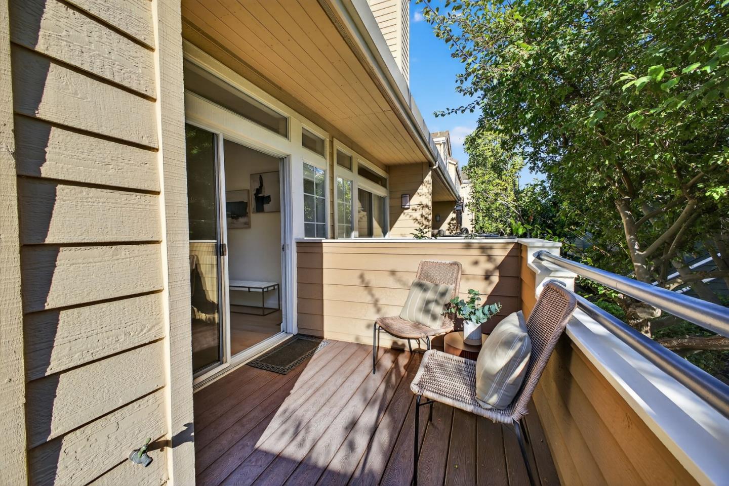 Detail Gallery Image 8 of 63 For 1168 La Rochelle Ter #B,  Sunnyvale,  CA 94089 - 3 Beds | 2/1 Baths