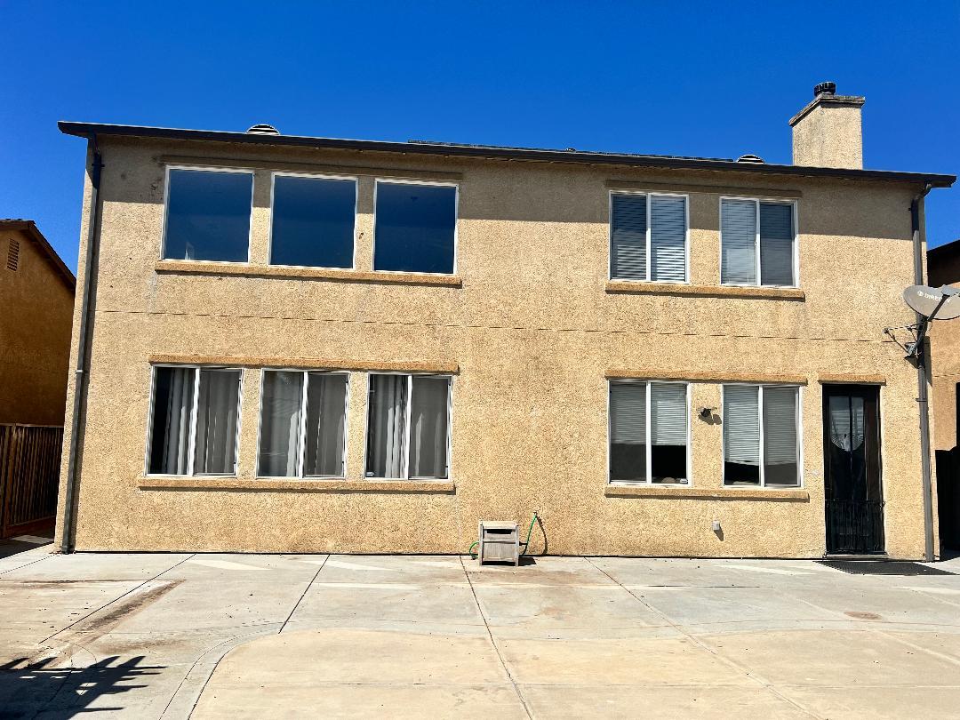 Detail Gallery Image 2 of 22 For 237 Bianco Way, Greenfield,  CA 93927 - 5 Beds | 3 Baths