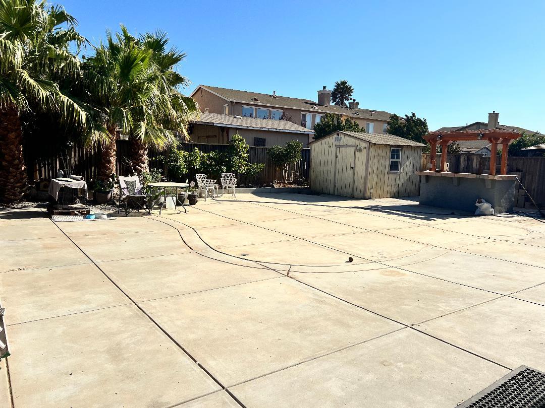 Detail Gallery Image 3 of 22 For 237 Bianco Way, Greenfield,  CA 93927 - 5 Beds | 3 Baths