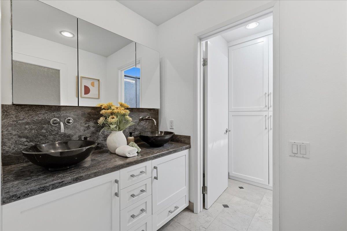 Detail Gallery Image 32 of 68 For 617 Portofino Ln, Foster City,  CA 94404 - 2 Beds | 2/1 Baths