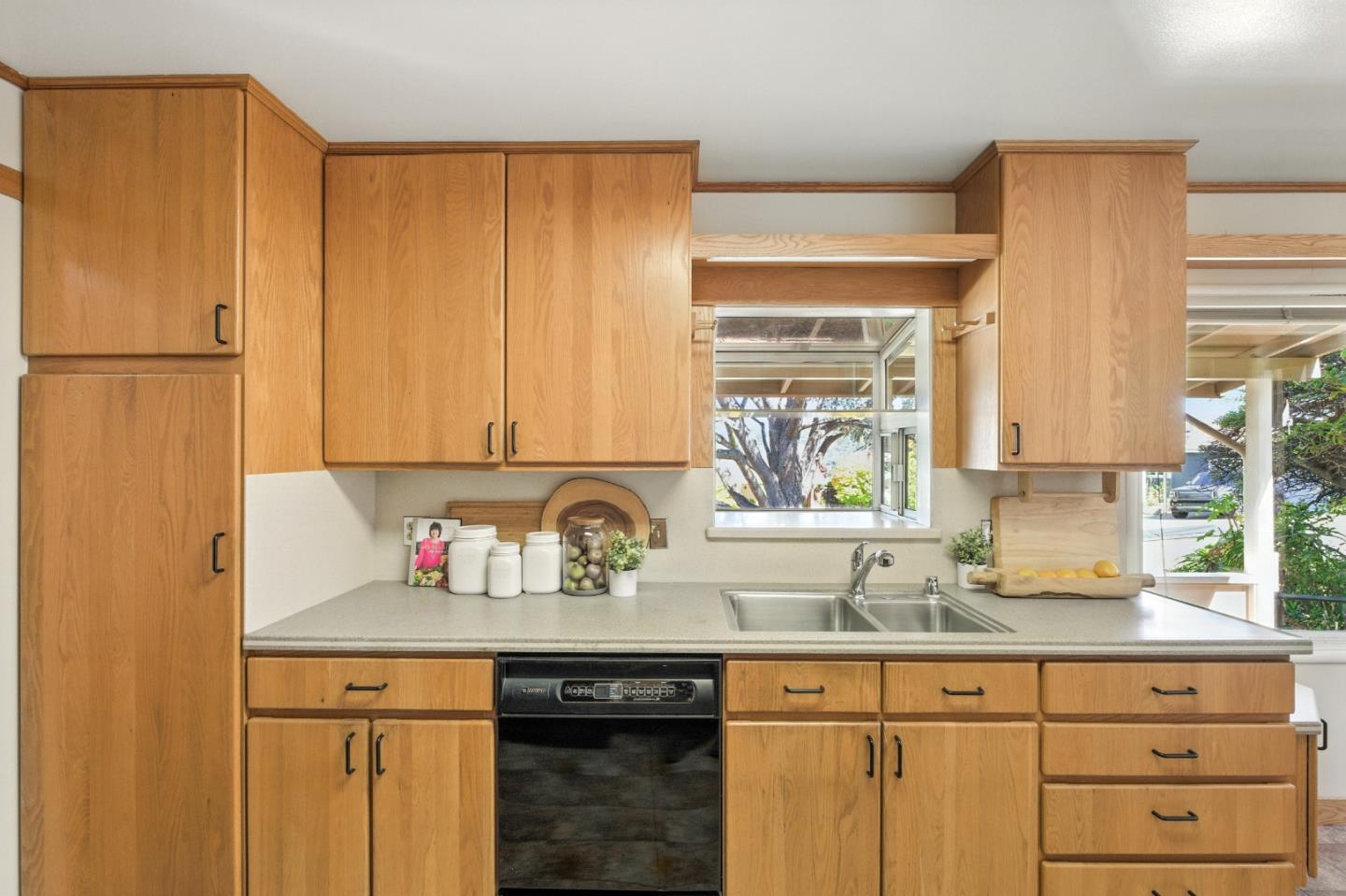 Detail Gallery Image 21 of 69 For 1627 El Verano Way, Belmont,  CA 94002 - 3 Beds | 2 Baths