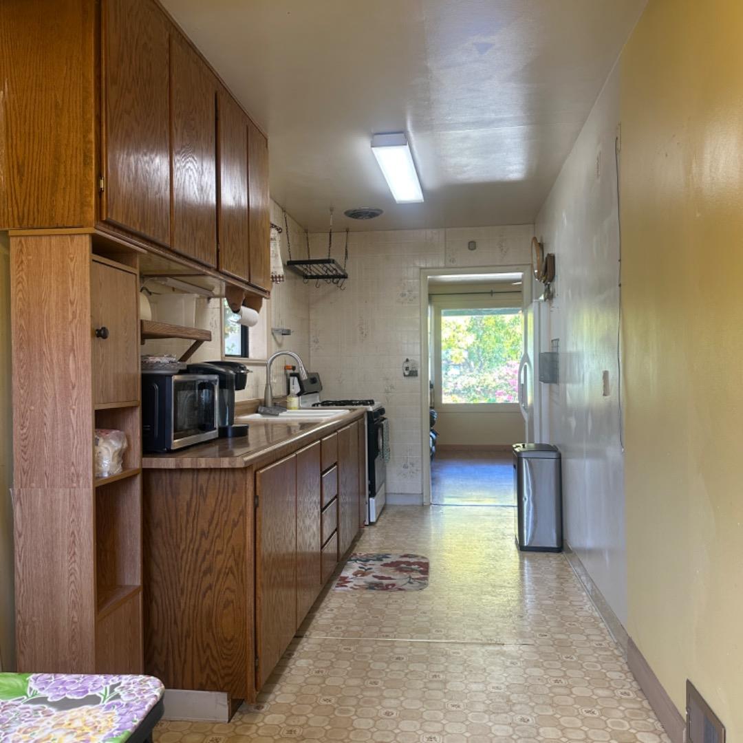 Detail Gallery Image 3 of 13 For 2133 University Ave, Mountain View,  CA 94040 - 3 Beds | 1 Baths