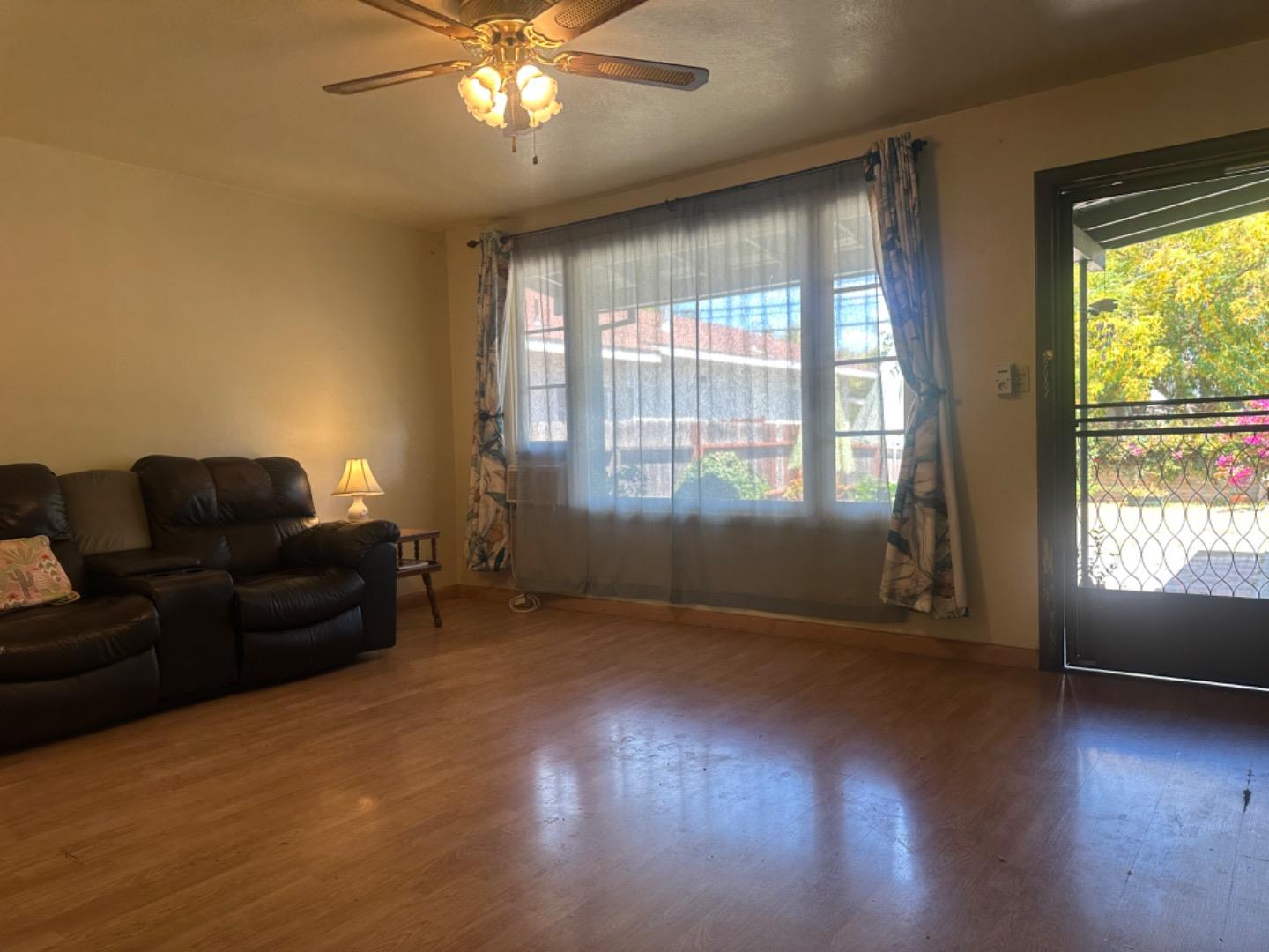 Detail Gallery Image 4 of 13 For 2133 University Ave, Mountain View,  CA 94040 - 3 Beds | 1 Baths