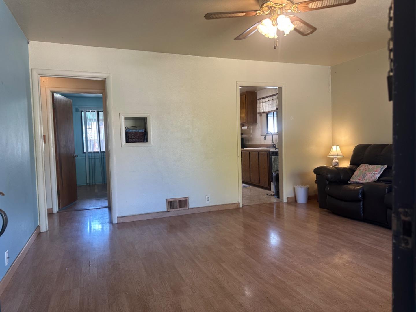 Detail Gallery Image 5 of 13 For 2133 University Ave, Mountain View,  CA 94040 - 3 Beds | 1 Baths