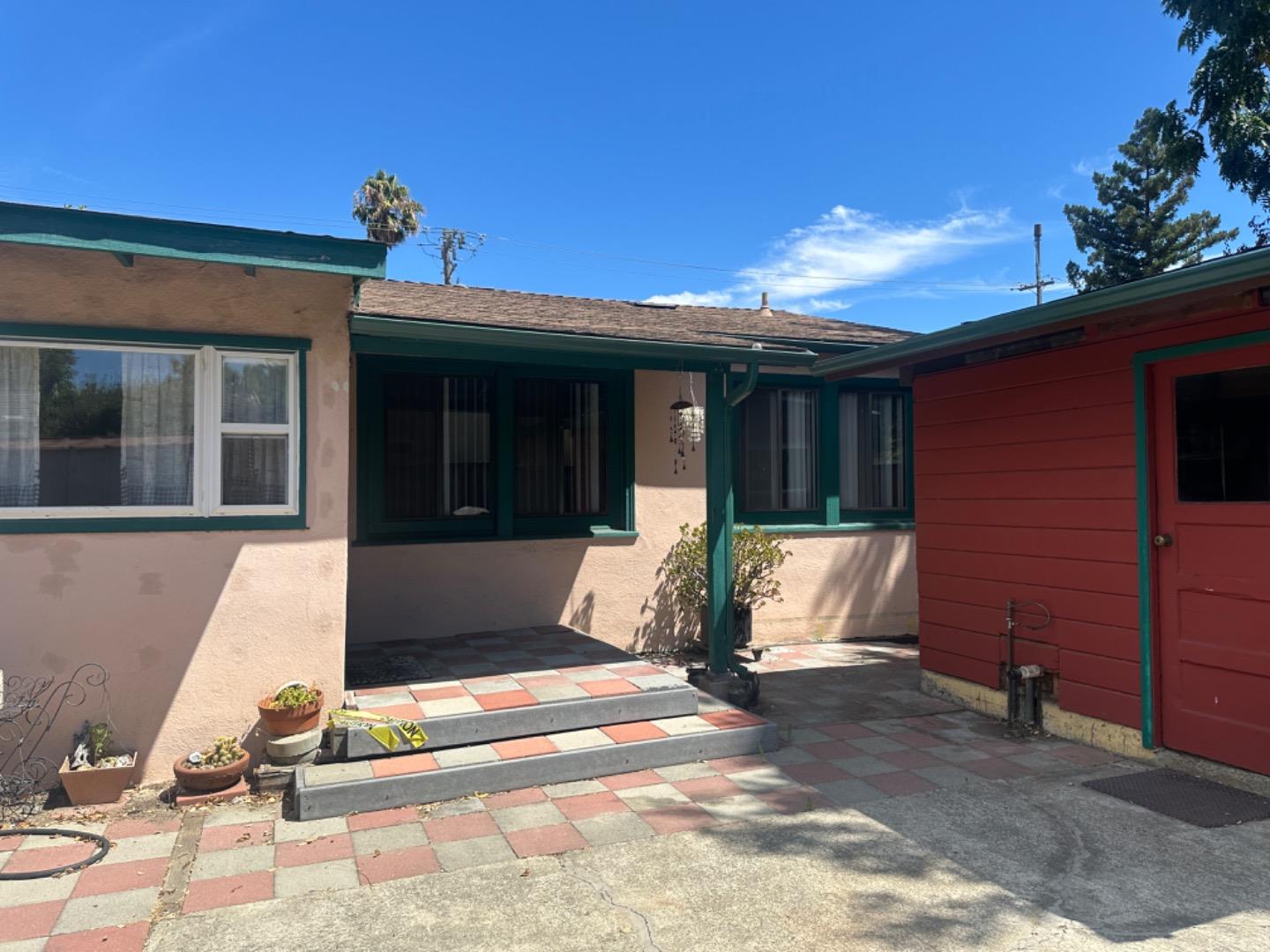 Detail Gallery Image 8 of 13 For 2133 University Ave, Mountain View,  CA 94040 - 3 Beds | 1 Baths