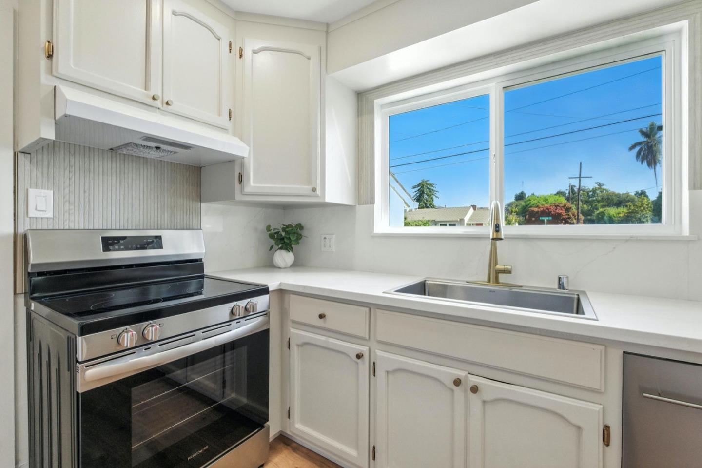 Detail Gallery Image 13 of 33 For 241 E Taylor, Sunnyvale,  CA 94085 - 3 Beds | 2 Baths