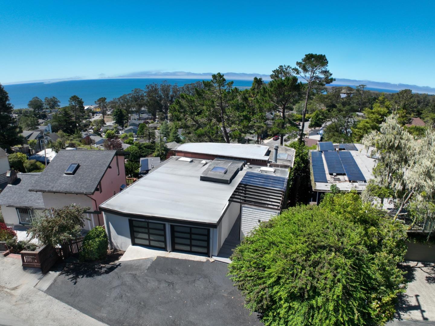 Detail Gallery Image 4 of 83 For 970 Columbus St, El Granada,  CA 94018 - 3 Beds | 2 Baths