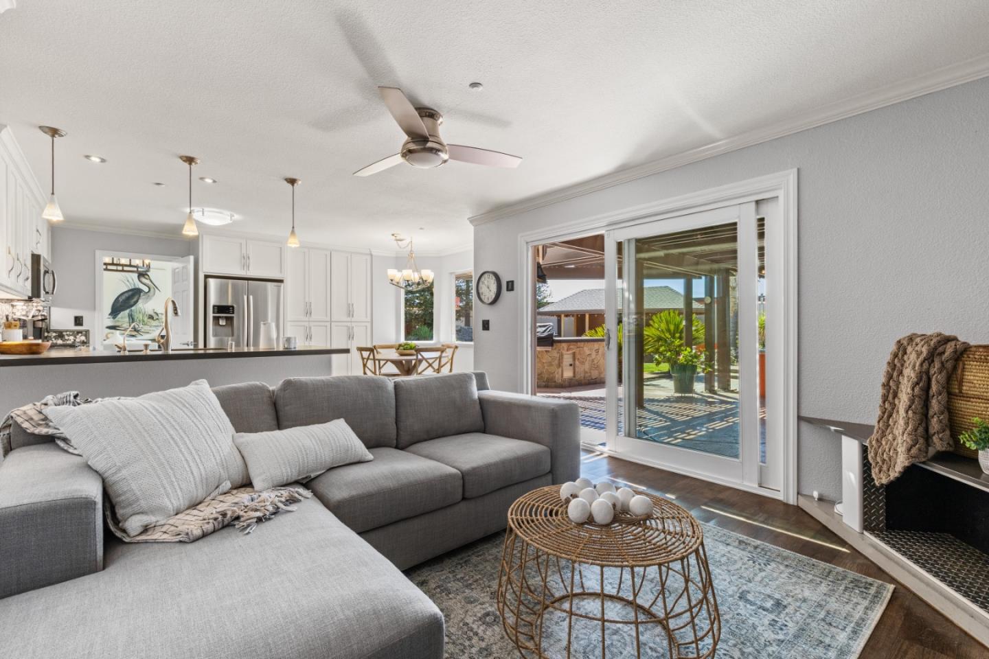 Detail Gallery Image 12 of 39 For 523 Summertree Dr, Livermore,  CA 94551 - 4 Beds | 3 Baths