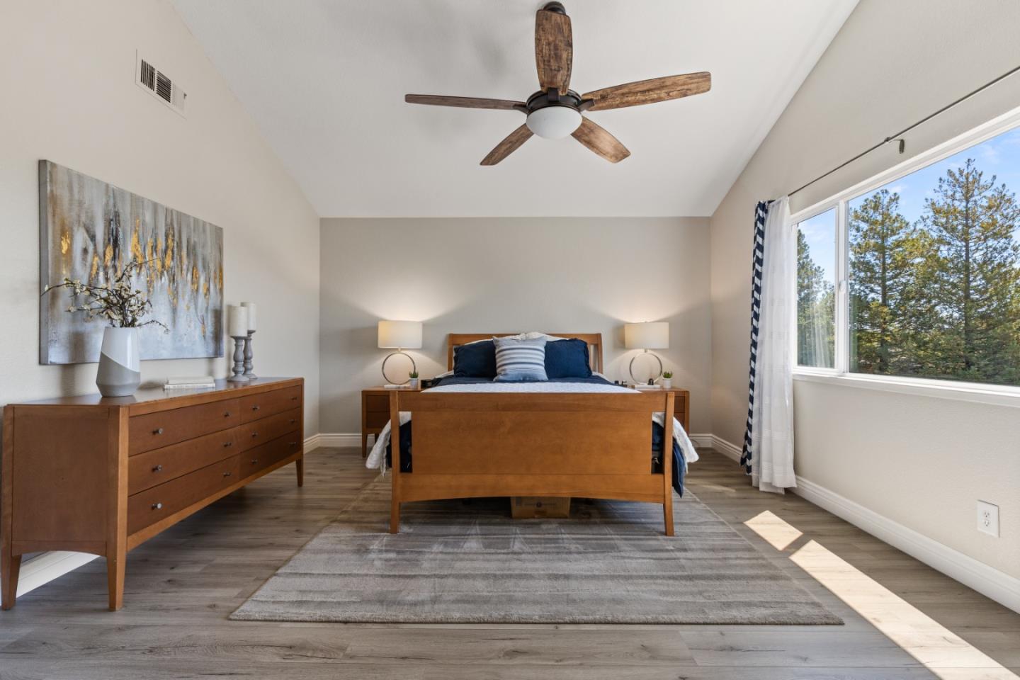 Detail Gallery Image 19 of 39 For 523 Summertree Dr, Livermore,  CA 94551 - 4 Beds | 3 Baths