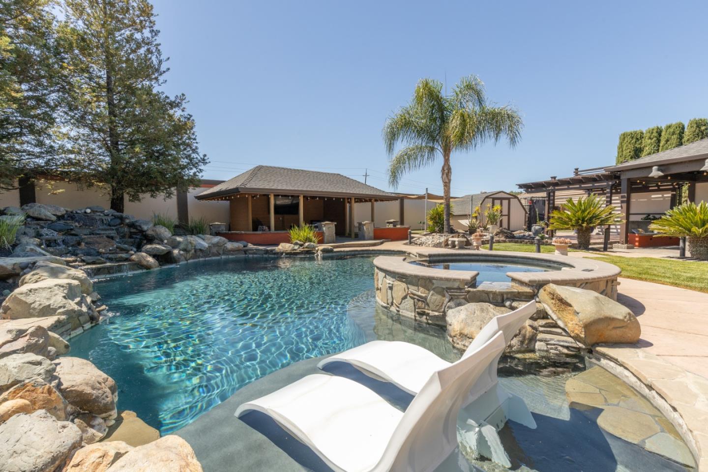 Detail Gallery Image 28 of 39 For 523 Summertree Dr, Livermore,  CA 94551 - 4 Beds | 3 Baths