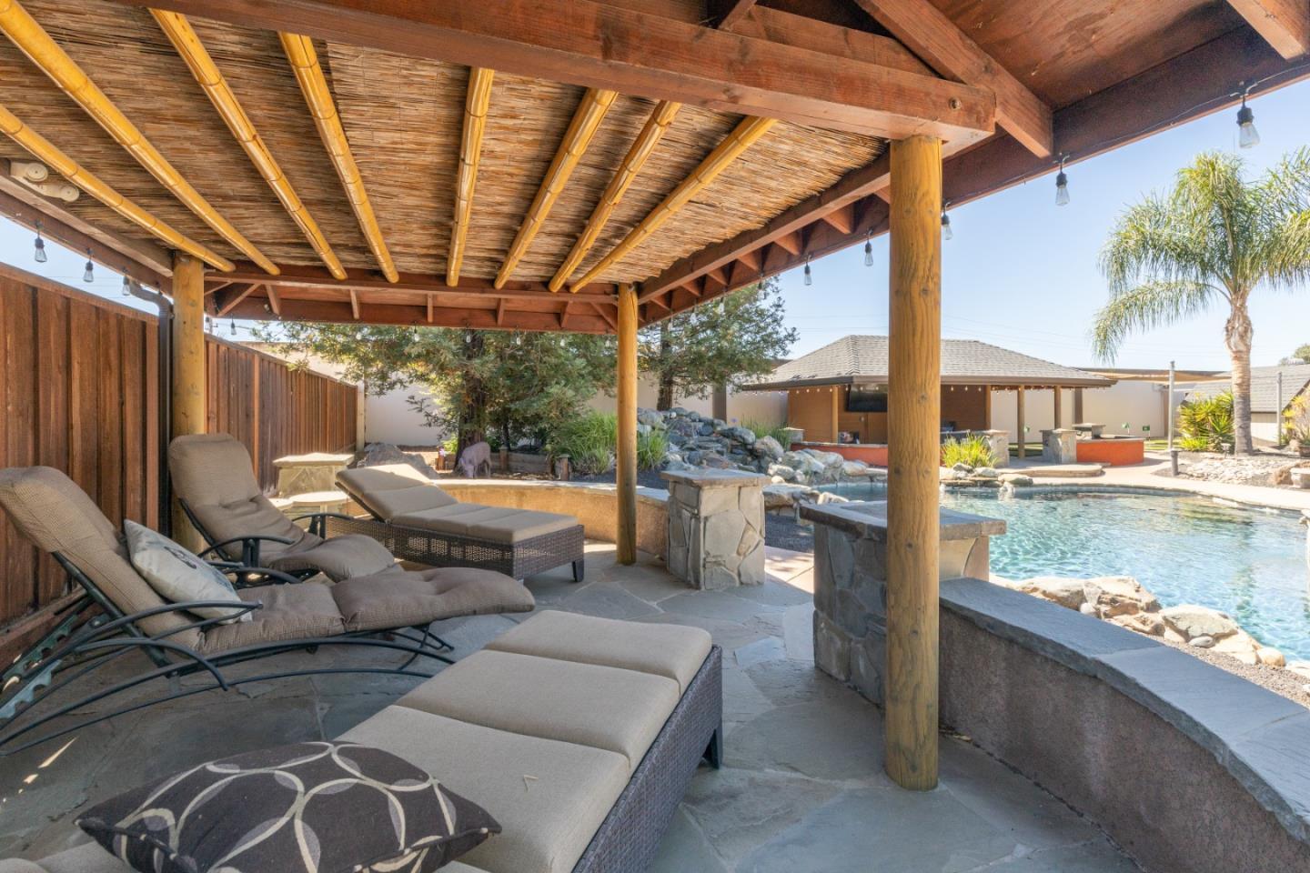 Detail Gallery Image 32 of 39 For 523 Summertree Dr, Livermore,  CA 94551 - 4 Beds | 3 Baths