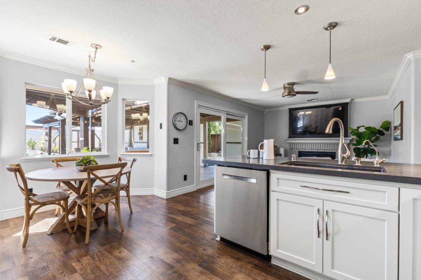 Detail Gallery Image 7 of 39 For 523 Summertree Dr, Livermore,  CA 94551 - 4 Beds | 3 Baths
