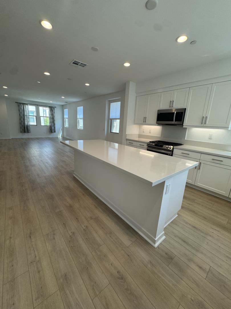 Detail Gallery Image 10 of 42 For 220 Babson Court, Claremont,  CA 91711 - 4 Beds | 3/1 Baths