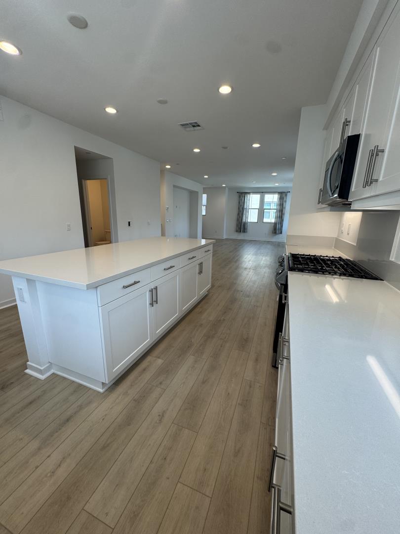 Detail Gallery Image 11 of 42 For 220 Babson Court, Claremont,  CA 91711 - 4 Beds | 3/1 Baths
