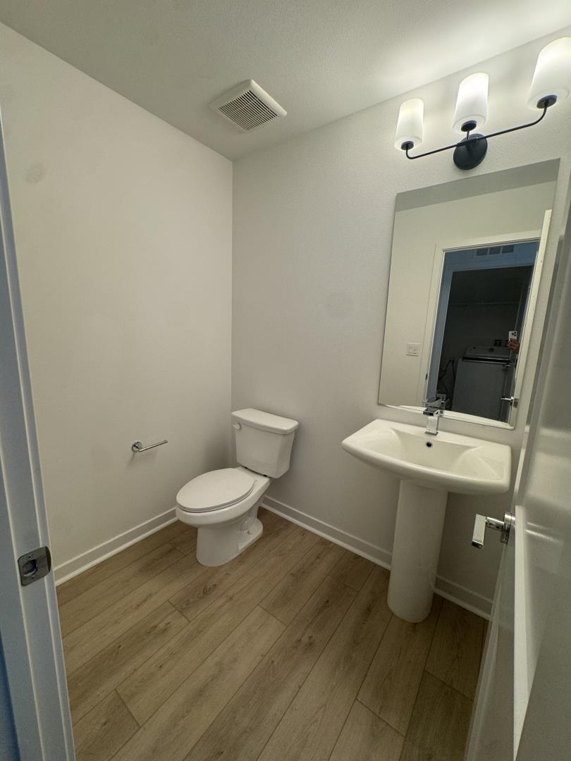 Detail Gallery Image 14 of 42 For 220 Babson Court, Claremont,  CA 91711 - 4 Beds | 3/1 Baths