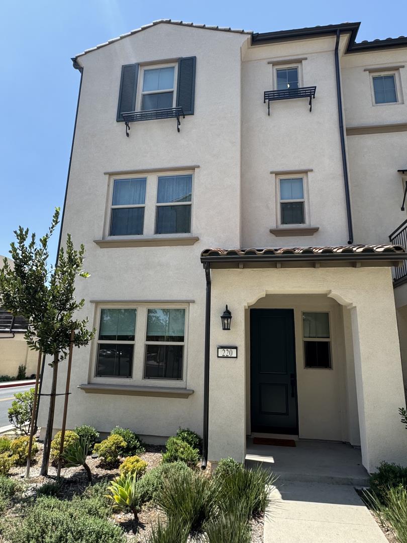 Detail Gallery Image 2 of 42 For 220 Babson Court, Claremont,  CA 91711 - 4 Beds | 3/1 Baths