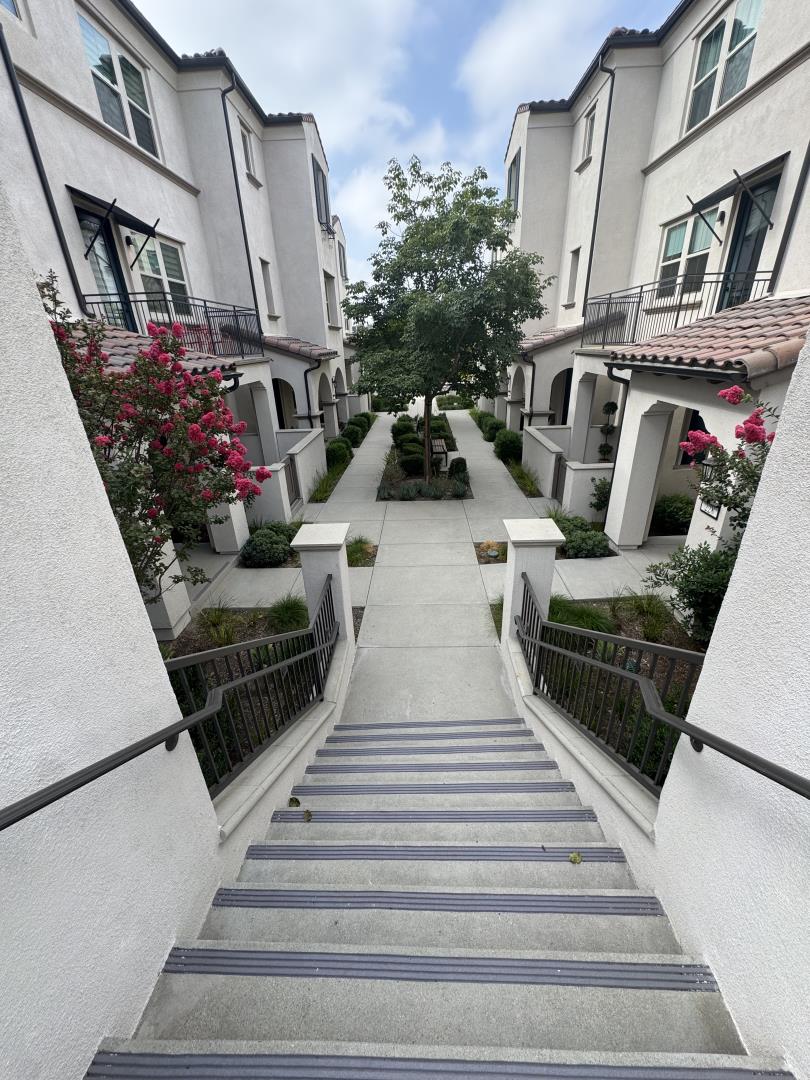 Detail Gallery Image 37 of 42 For 220 Babson Court, Claremont,  CA 91711 - 4 Beds | 3/1 Baths