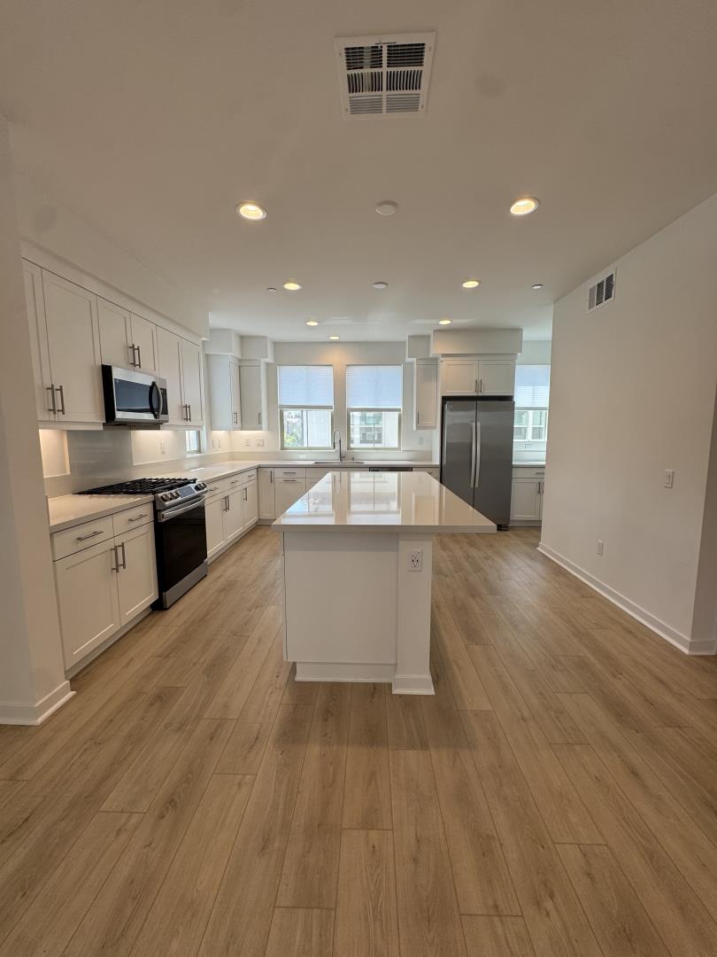 Detail Gallery Image 7 of 42 For 220 Babson Court, Claremont,  CA 91711 - 4 Beds | 3/1 Baths