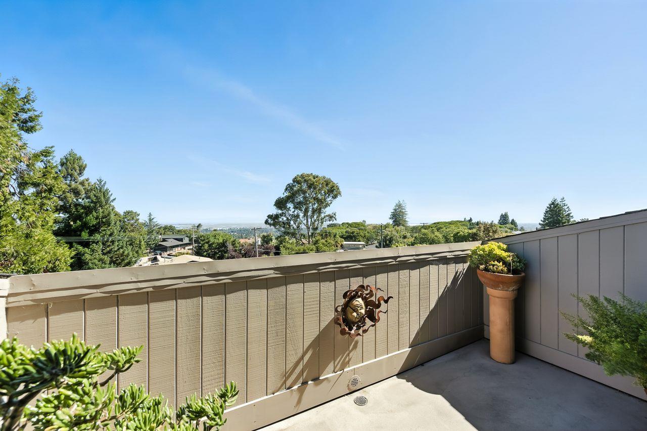 Detail Gallery Image 20 of 72 For 790 Hillcrest Way, Redwood City,  CA 94062 - 4 Beds | 3 Baths