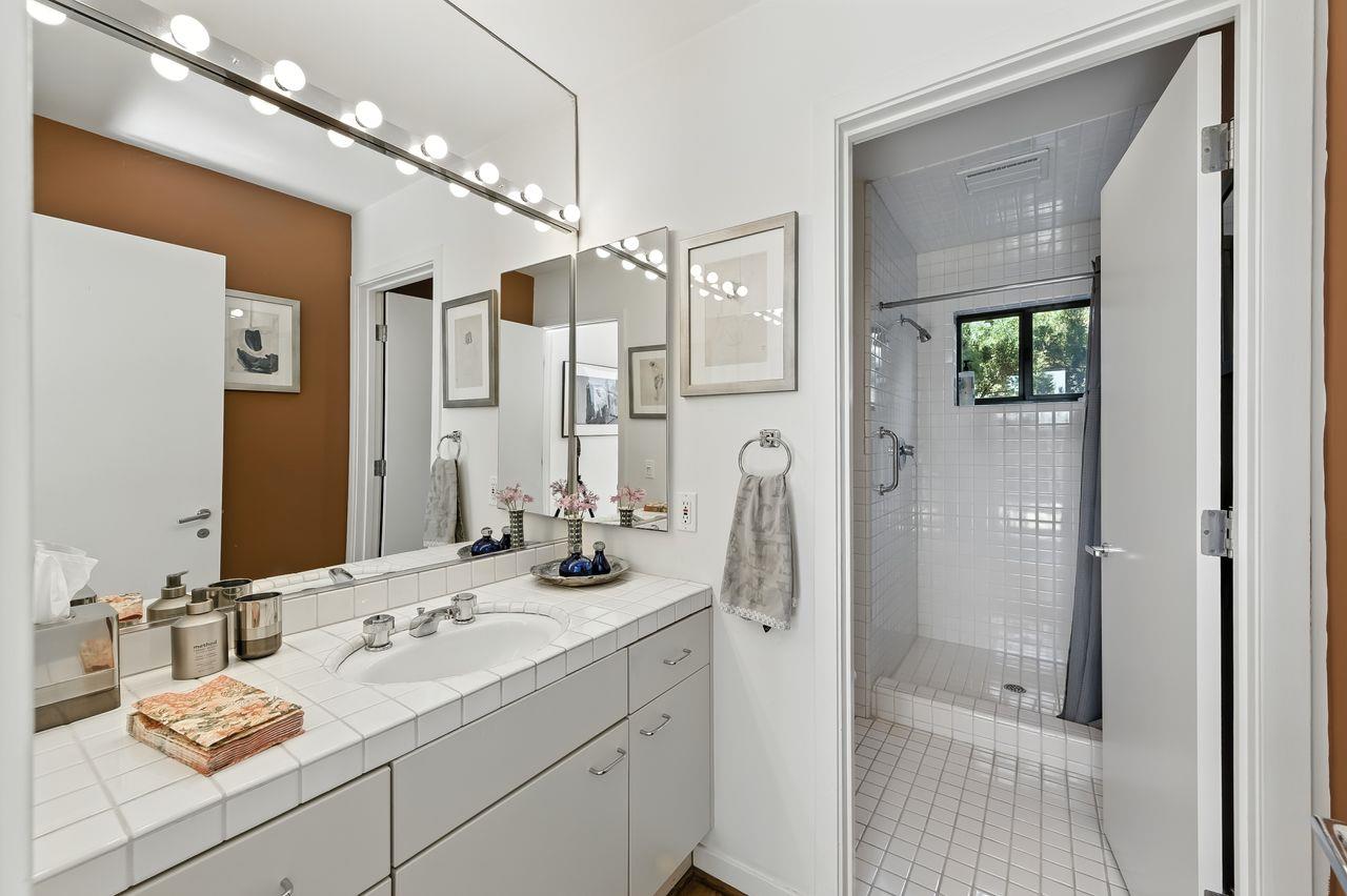 Detail Gallery Image 21 of 72 For 790 Hillcrest Way, Redwood City,  CA 94062 - 4 Beds | 3 Baths