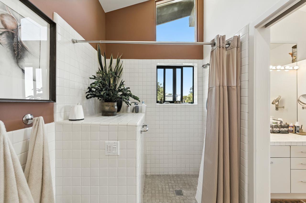 Detail Gallery Image 22 of 72 For 790 Hillcrest Way, Redwood City,  CA 94062 - 4 Beds | 3 Baths