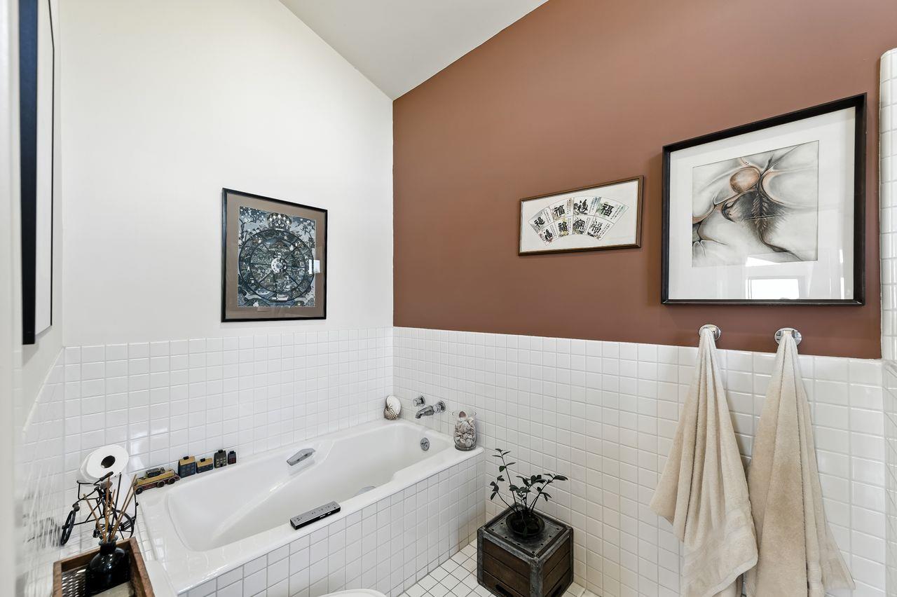 Detail Gallery Image 23 of 72 For 790 Hillcrest Way, Redwood City,  CA 94062 - 4 Beds | 3 Baths