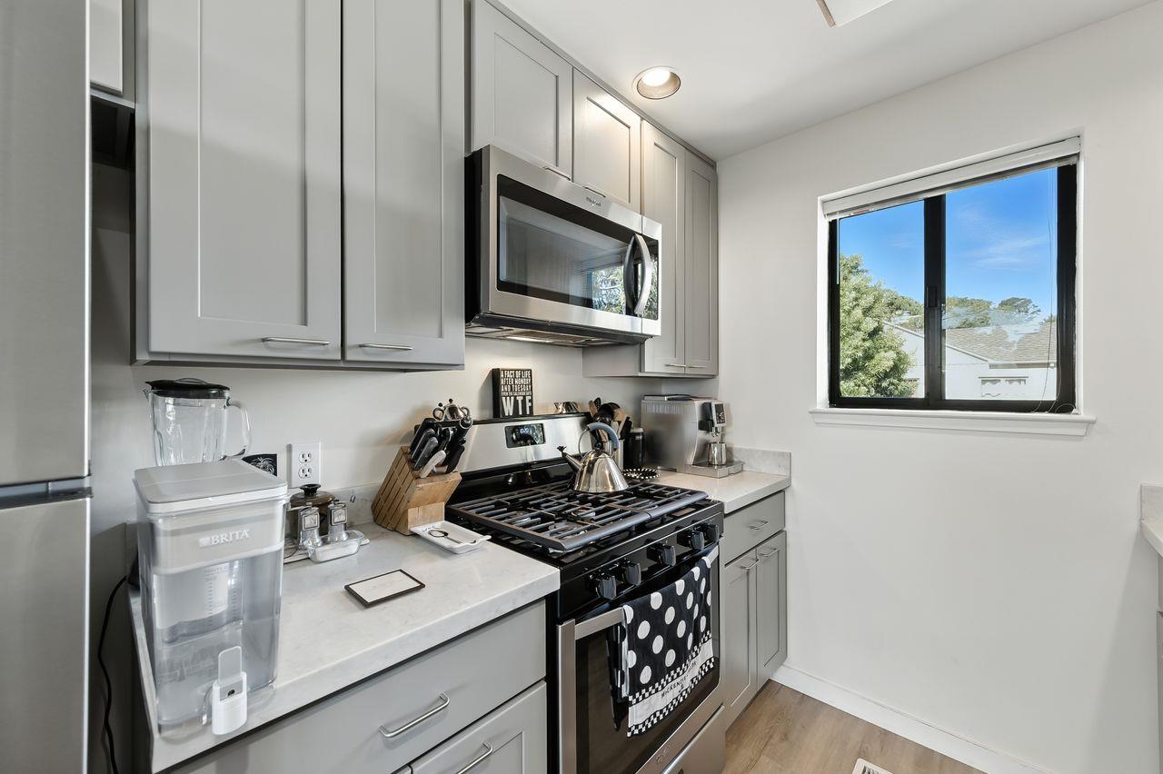 Detail Gallery Image 37 of 72 For 790 Hillcrest Way, Redwood City,  CA 94062 - 4 Beds | 3 Baths