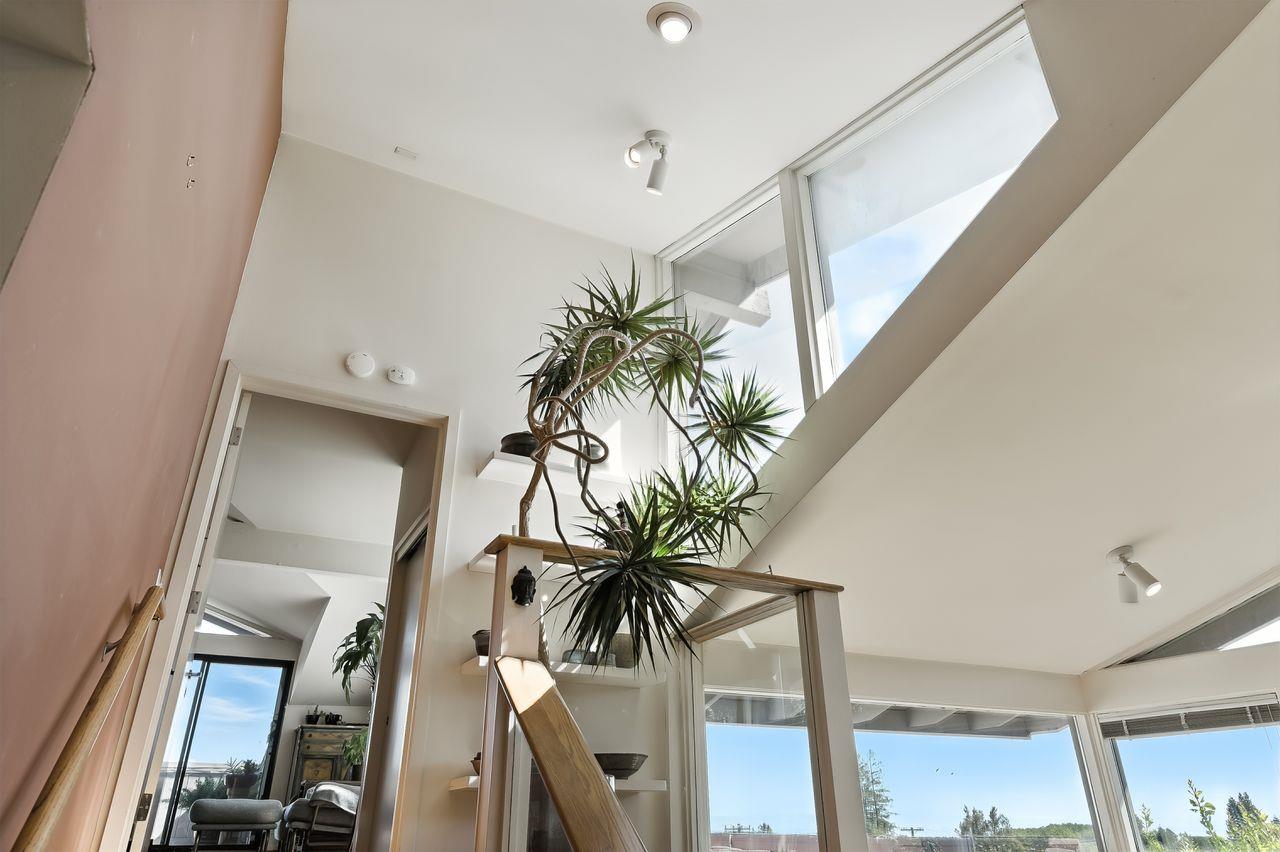 Detail Gallery Image 4 of 72 For 790 Hillcrest Way, Redwood City,  CA 94062 - 4 Beds | 3 Baths