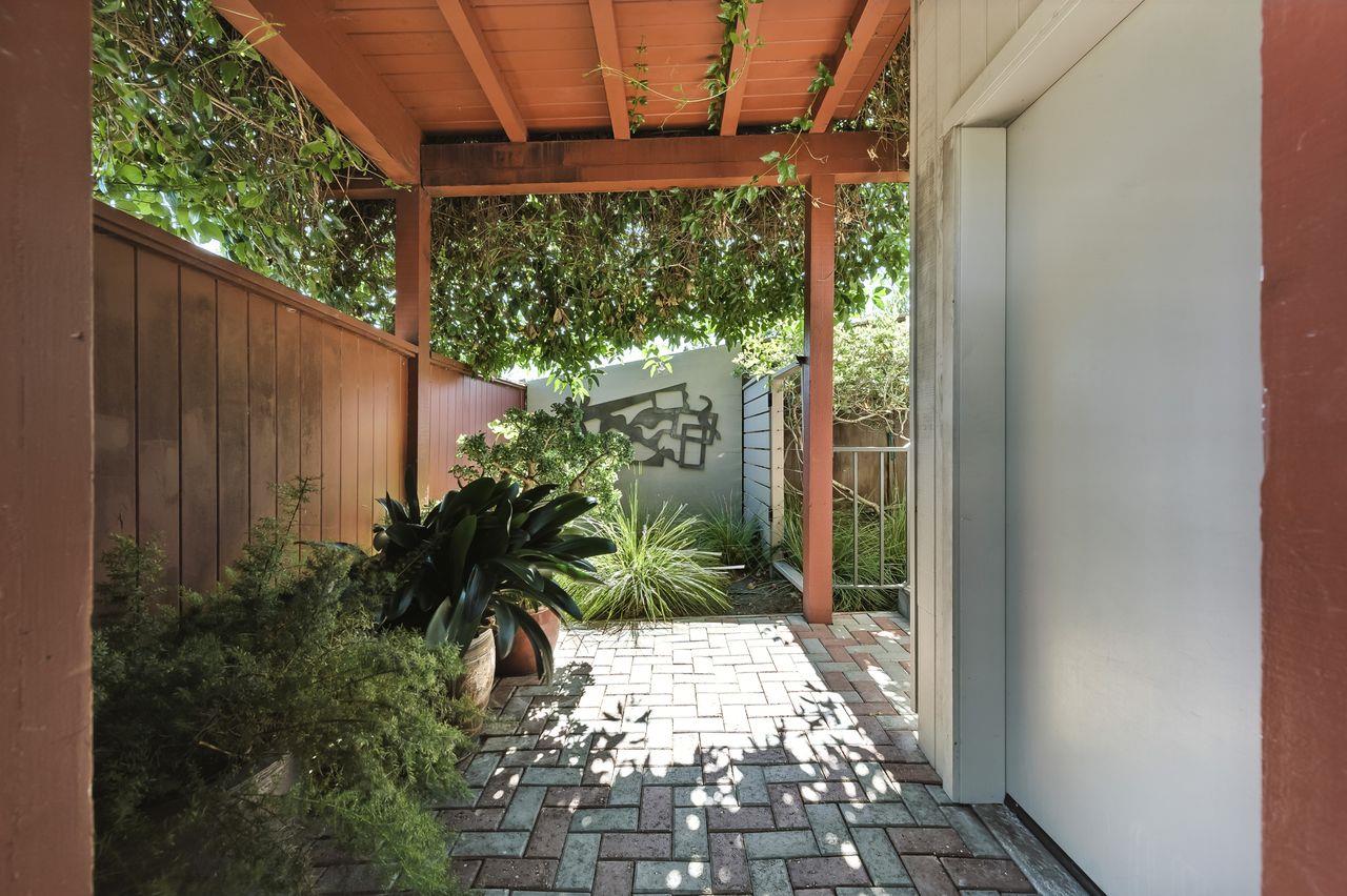Detail Gallery Image 48 of 72 For 790 Hillcrest Way, Redwood City,  CA 94062 - 4 Beds | 3 Baths
