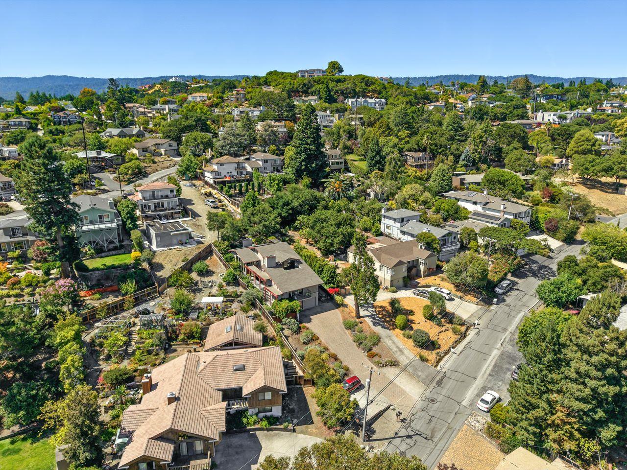 Detail Gallery Image 53 of 72 For 790 Hillcrest Way, Redwood City,  CA 94062 - 4 Beds | 3 Baths