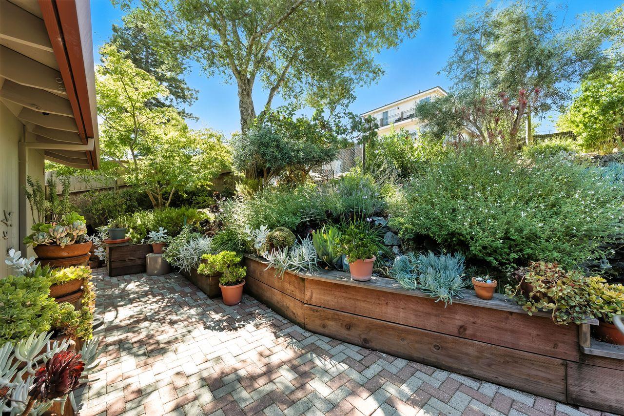 Detail Gallery Image 64 of 72 For 790 Hillcrest Way, Redwood City,  CA 94062 - 4 Beds | 3 Baths