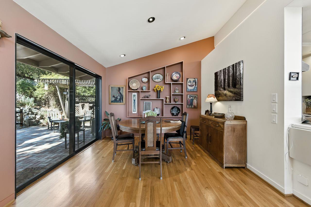 Detail Gallery Image 9 of 72 For 790 Hillcrest Way, Redwood City,  CA 94062 - 4 Beds | 3 Baths