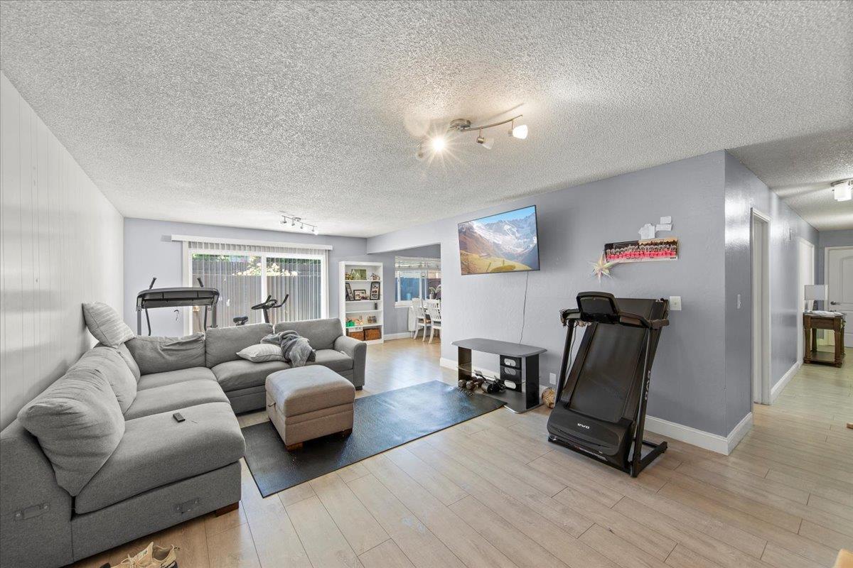 Detail Gallery Image 3 of 7 For 1440 Gordon St, Redwood City,  CA 94061 - – Beds | – Baths