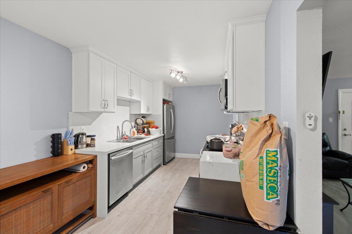 Detail Gallery Image 4 of 7 For 1440 Gordon St, Redwood City,  CA 94061 - – Beds | – Baths