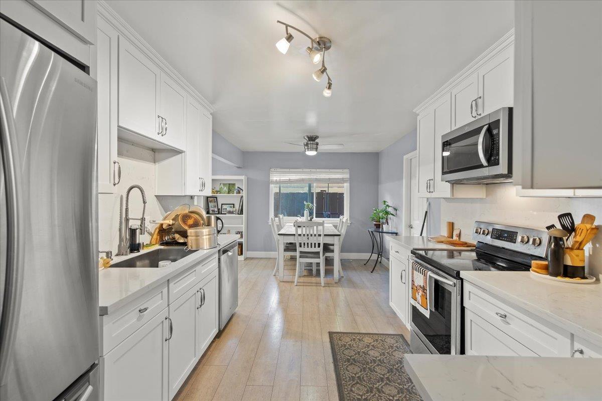 Detail Gallery Image 5 of 7 For 1440 Gordon St, Redwood City,  CA 94061 - – Beds | – Baths