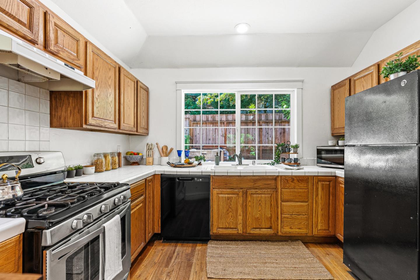 Detail Gallery Image 6 of 23 For 13680 Big Basin Way, Boulder Creek,  CA 95006 - 2 Beds | 2 Baths