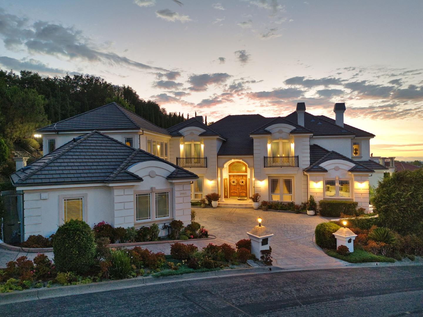 Detail Gallery Image 5 of 85 For 7003 Hollow Lake Way, San Jose,  CA 95120 - 4 Beds | 5 Baths