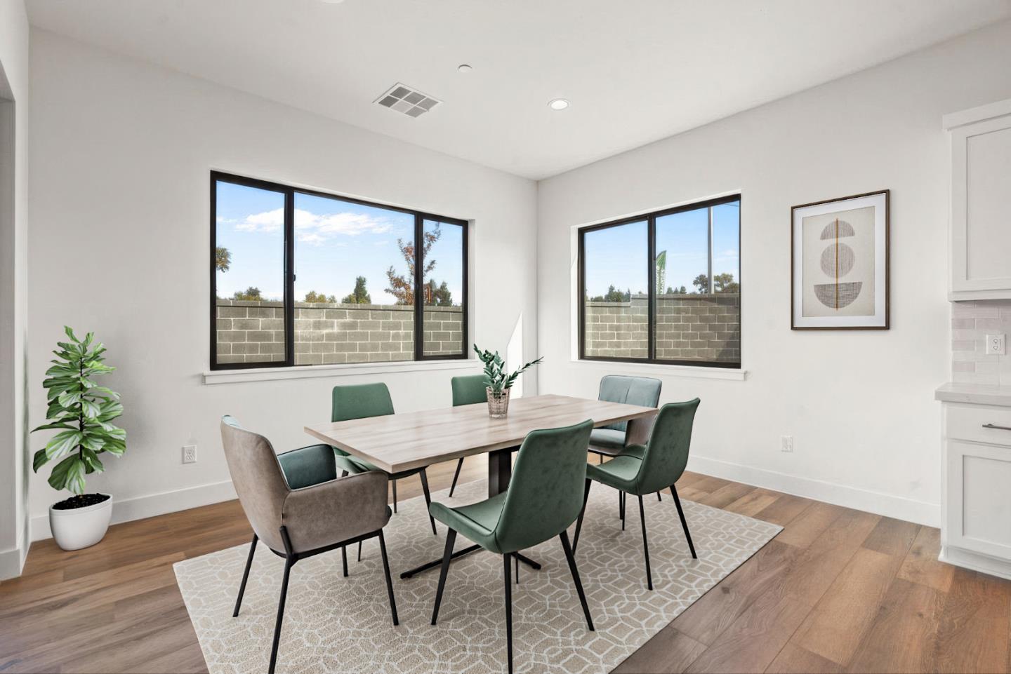 Detail Gallery Image 11 of 25 For 410 Maria Dr, Hollister,  CA 95023 - 4 Beds | 3 Baths