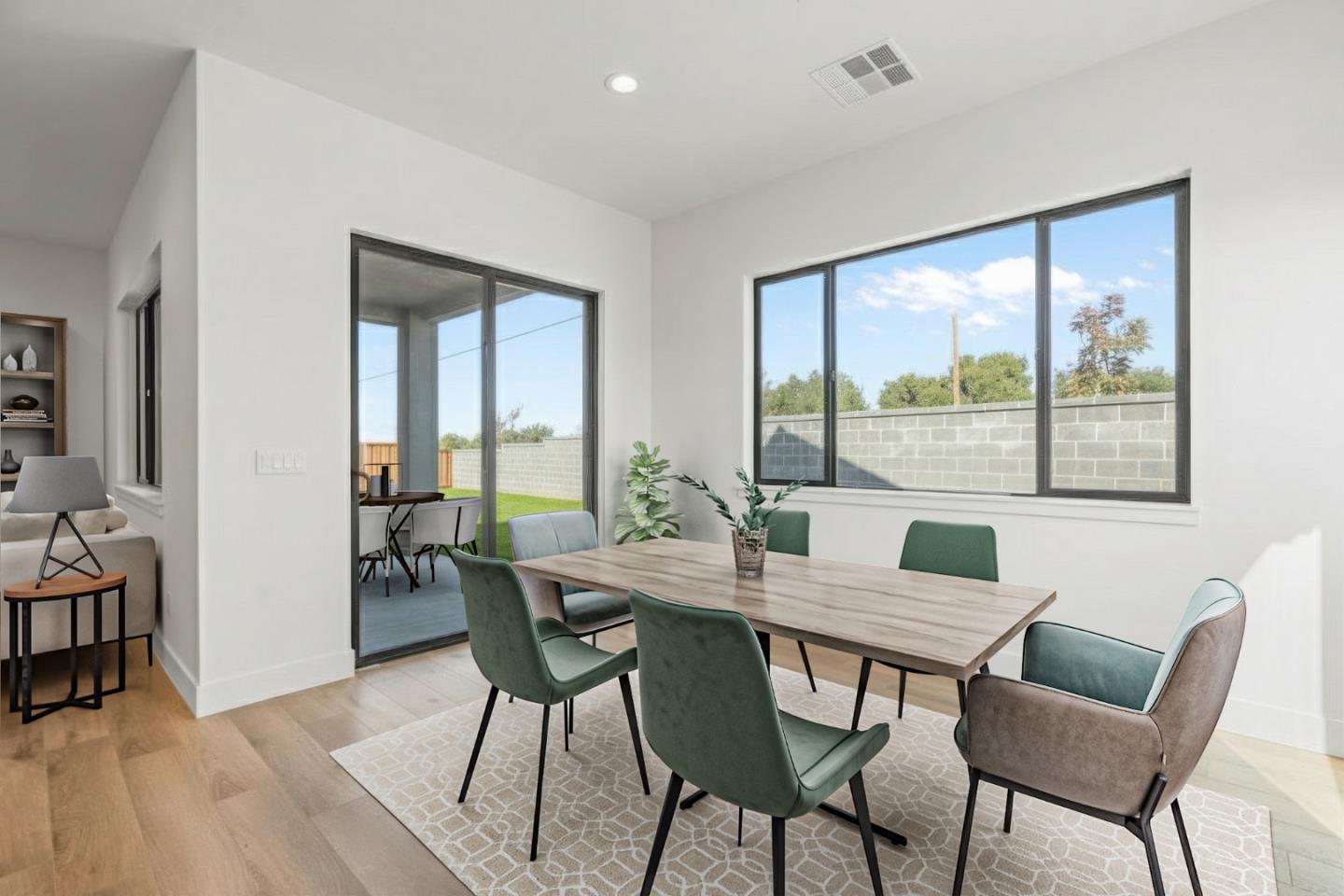 Detail Gallery Image 12 of 25 For 410 Maria Dr, Hollister,  CA 95023 - 4 Beds | 3 Baths