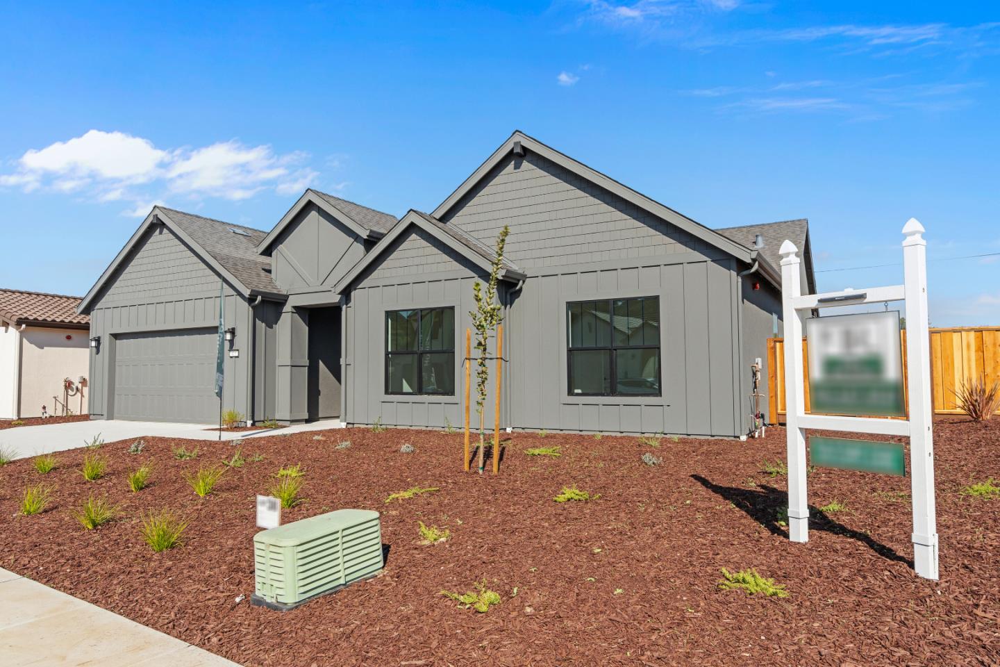 Detail Gallery Image 2 of 25 For 410 Maria Dr, Hollister,  CA 95023 - 4 Beds | 3 Baths