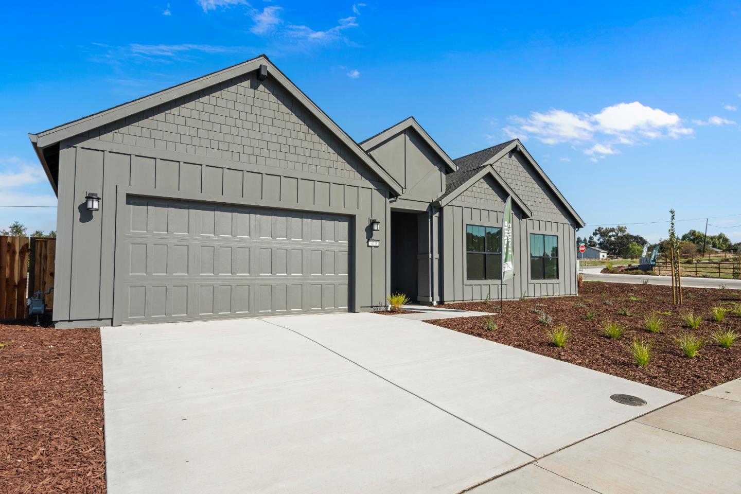 Detail Gallery Image 3 of 25 For 410 Maria Dr, Hollister,  CA 95023 - 4 Beds | 3 Baths