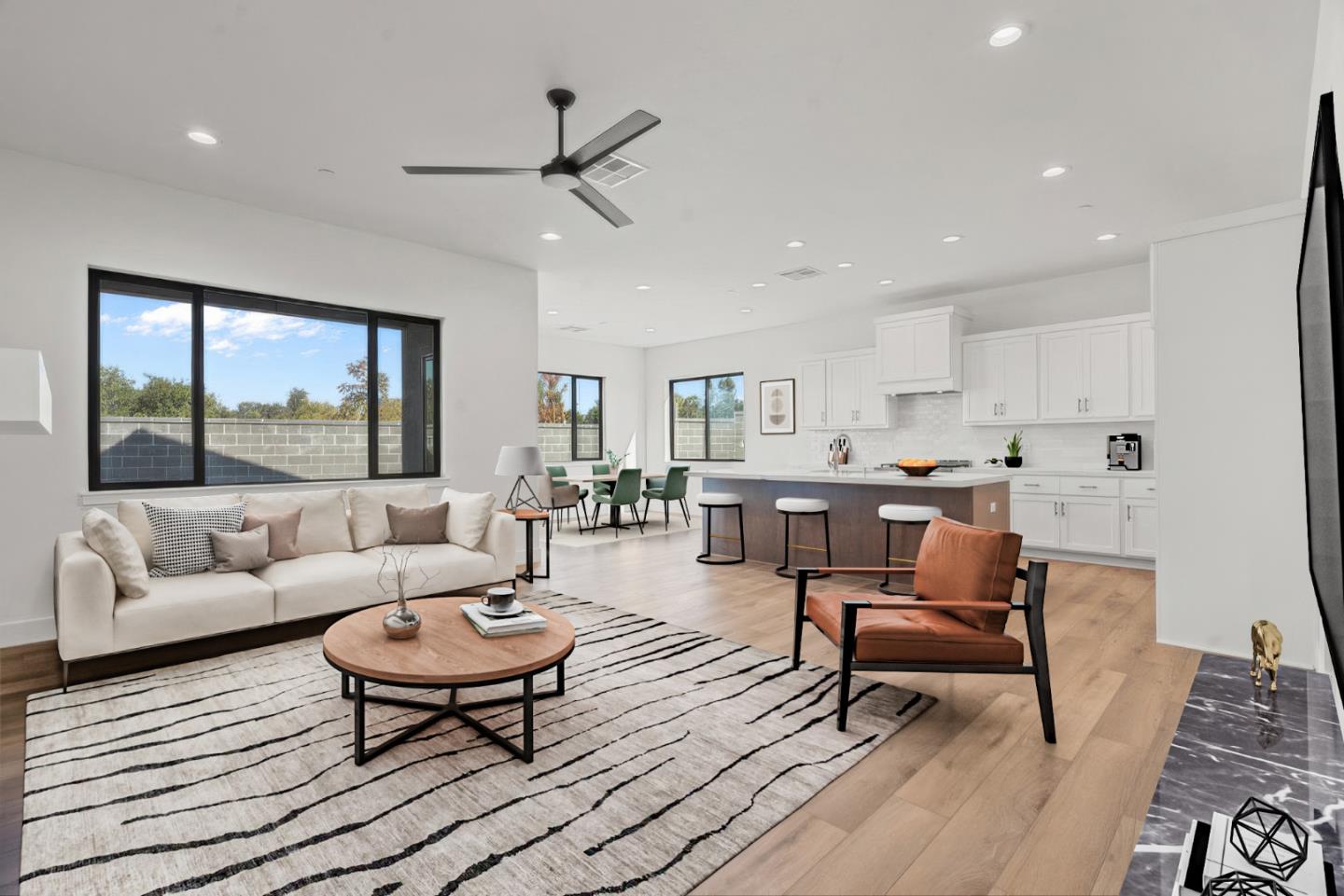 Detail Gallery Image 7 of 25 For 410 Maria Dr, Hollister,  CA 95023 - 4 Beds | 3 Baths