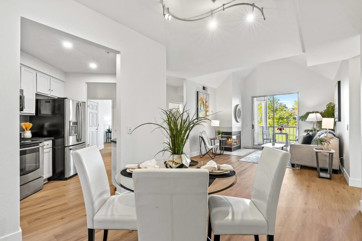 Detail Gallery Image 3 of 28 For 435 N 2nd St #418,  San Jose,  CA 95112 - 2 Beds | 2 Baths