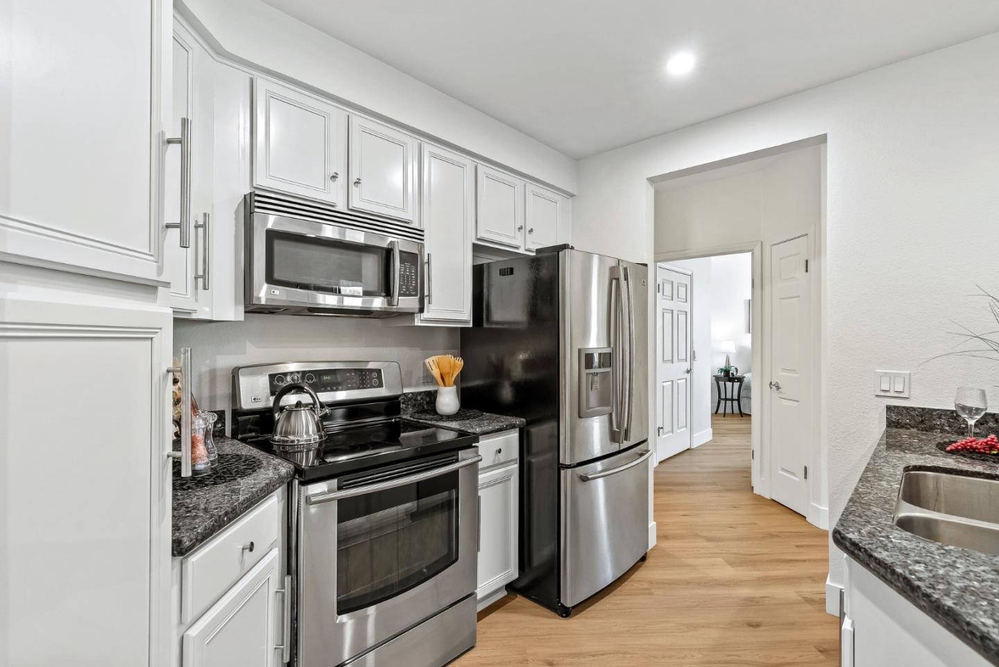 Detail Gallery Image 4 of 28 For 435 N 2nd St #418,  San Jose,  CA 95112 - 2 Beds | 2 Baths