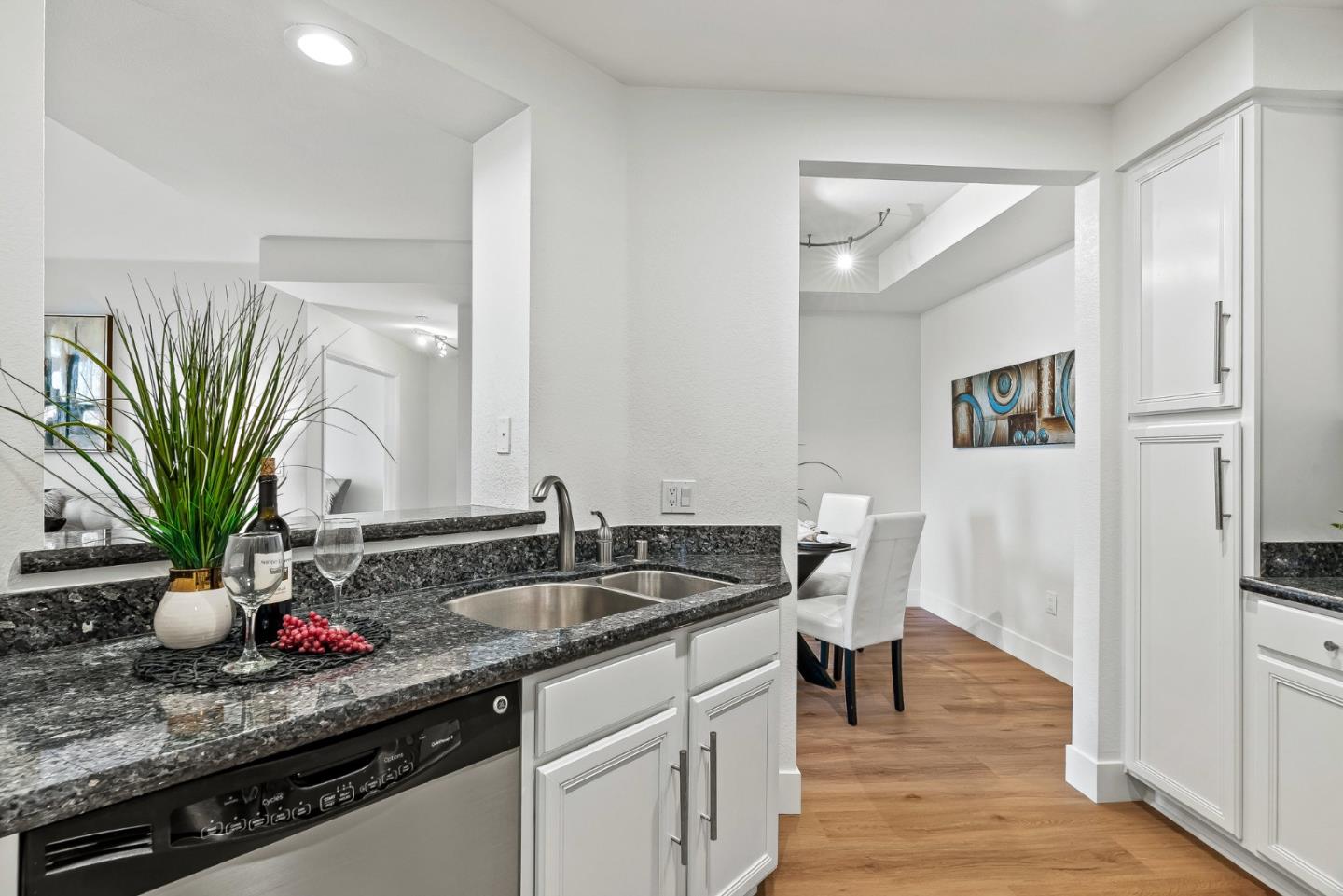 Detail Gallery Image 5 of 28 For 435 N 2nd St #418,  San Jose,  CA 95112 - 2 Beds | 2 Baths