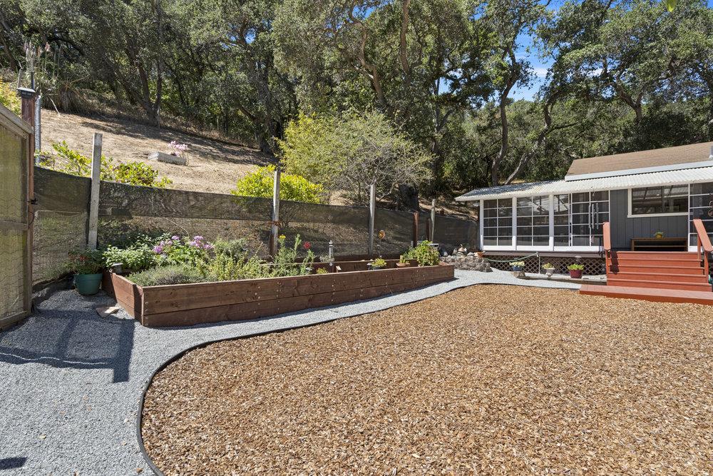 Detail Gallery Image 17 of 88 For 1458 Oakleaf Dr, Royal Oaks,  CA 95076 - 4 Beds | 3 Baths