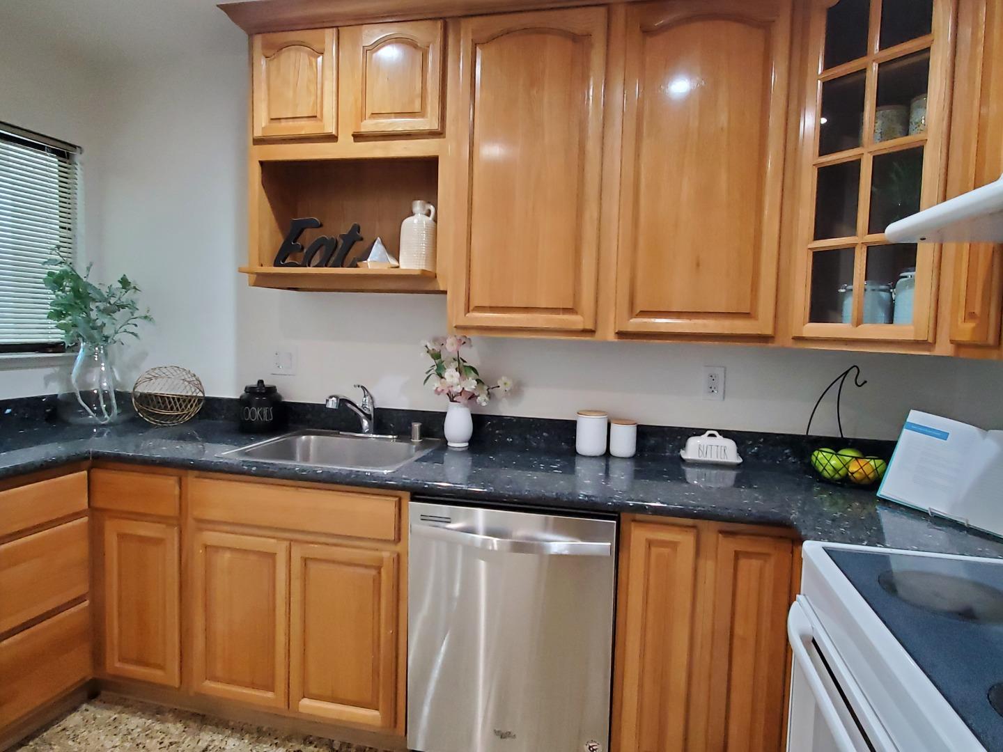 Detail Gallery Image 2 of 24 For 1055 N Capitol Ave #124,  San Jose,  CA 95133 - 2 Beds | 2 Baths