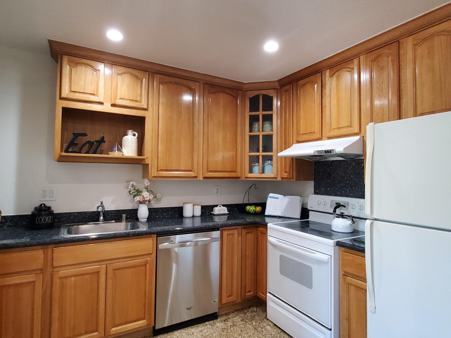 Detail Gallery Image 3 of 24 For 1055 N Capitol Ave #124,  San Jose,  CA 95133 - 2 Beds | 2 Baths