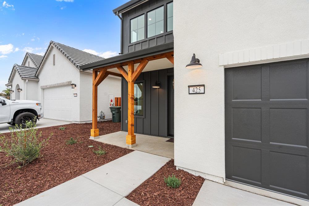 Detail Gallery Image 5 of 23 For 425 Maria Dr, Hollister,  CA 95023 - 3 Beds | 2/1 Baths